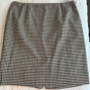 Houndstooth knee length skirt